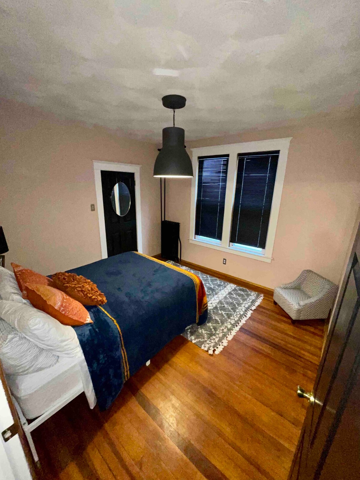 Stylish 1 Bedroom Apartment In East Utica