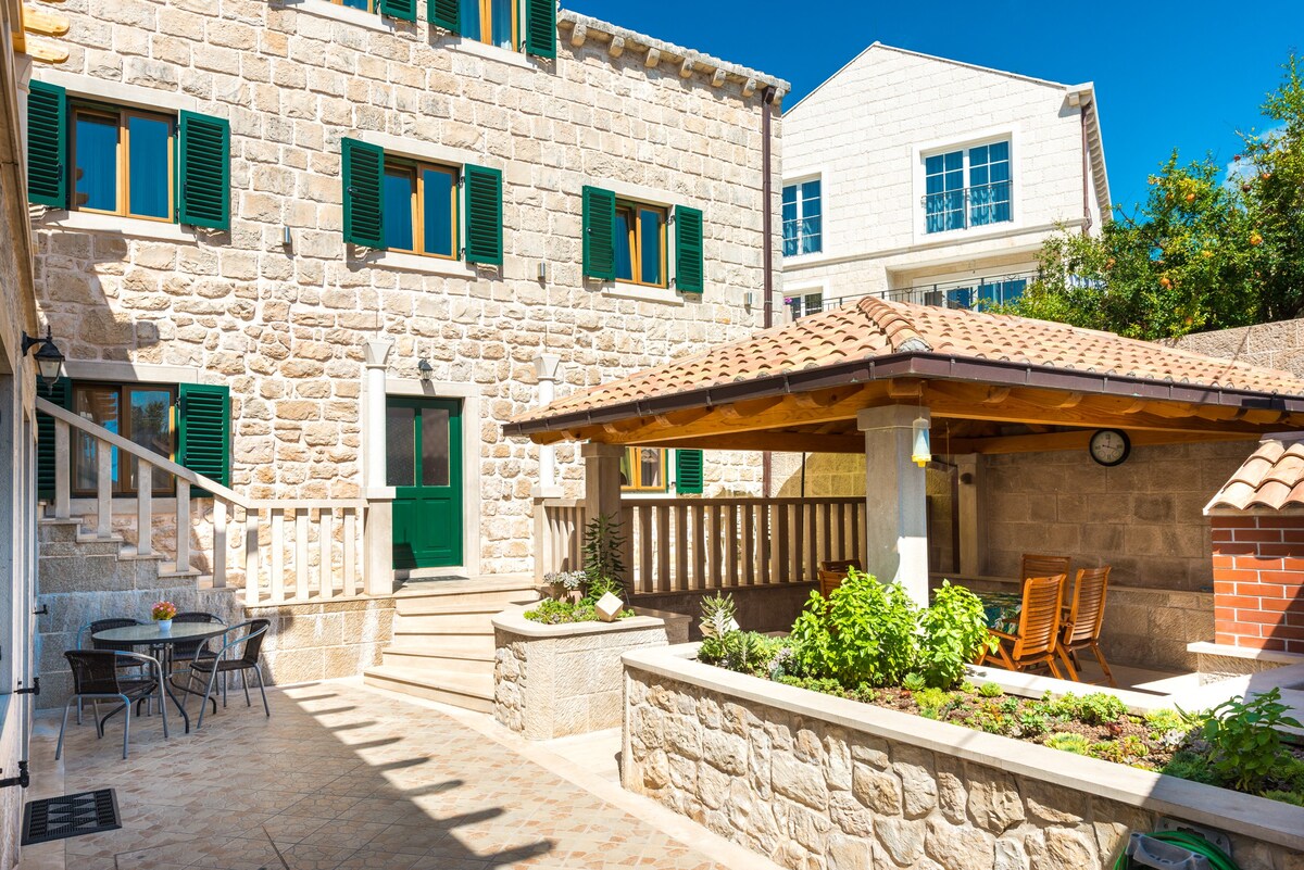 Old town Cavtat traditional stone 6-bedroom villa