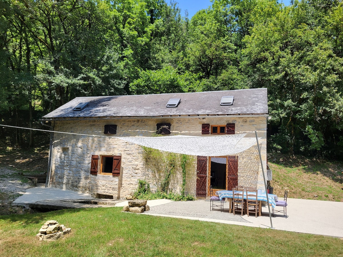 Ancien moulin en bord de rivière