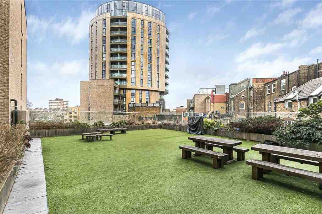 Modern 3 Bed, 2 Bath Flat in heart of Dalston