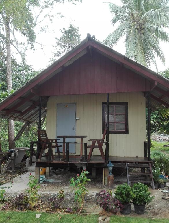 Bungalow 3 with sea view and private beach