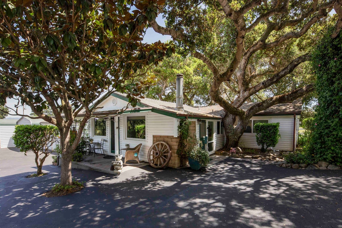 Barlocker 's Rustling Oaks Ranch - The Cottage