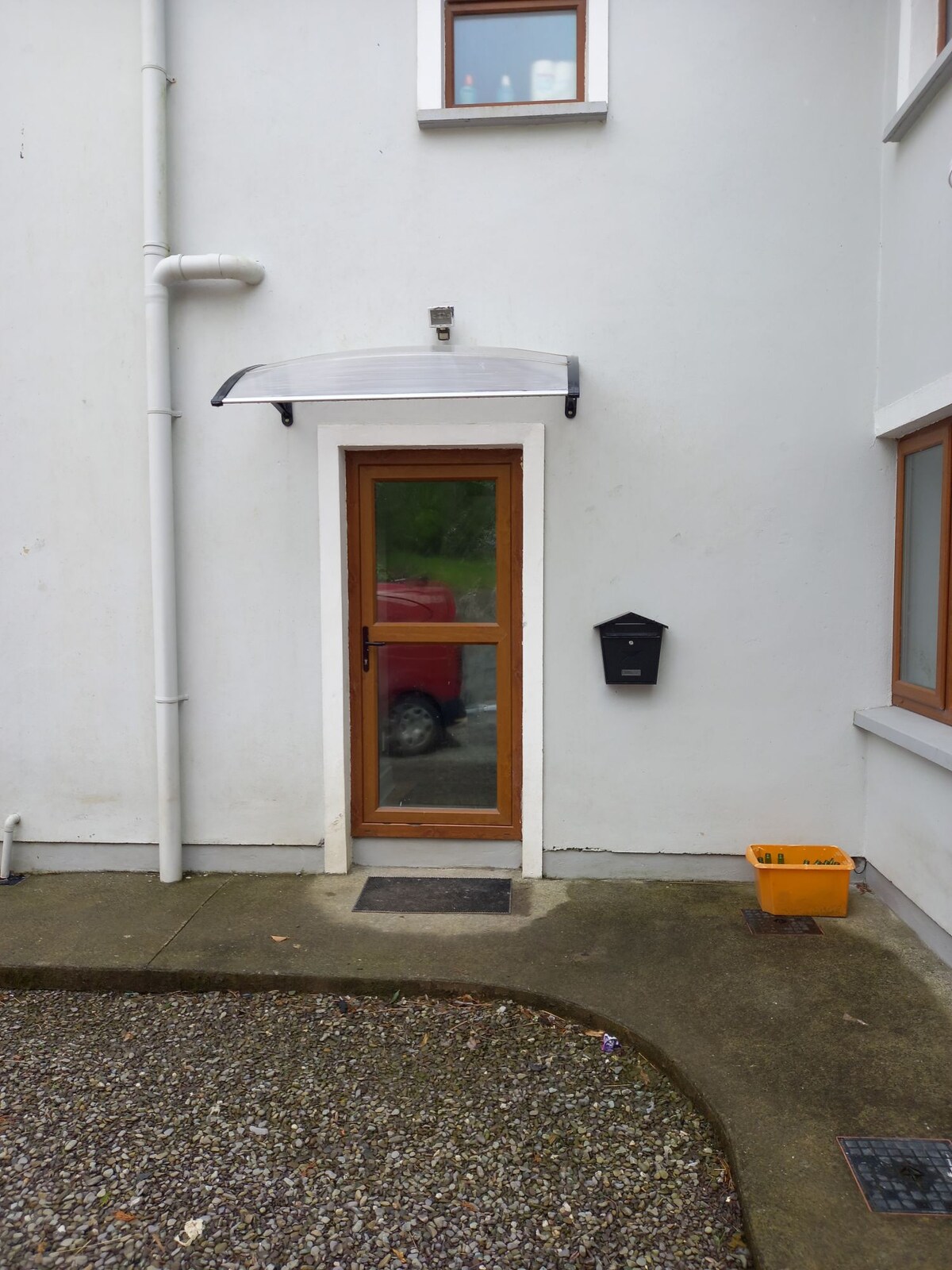 Single room in modern apt just 2 miles from Bantry