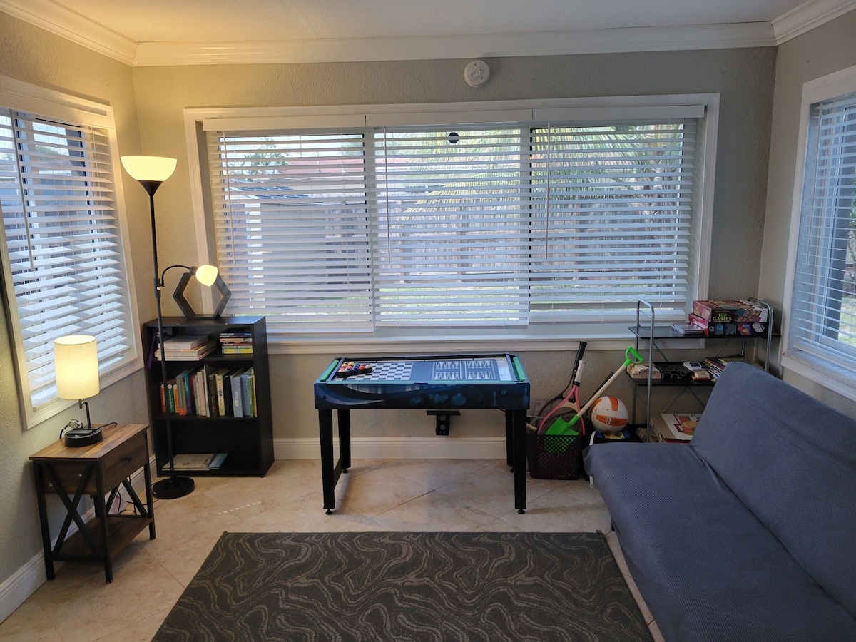 Sunnyside Getaway -15 mins from Beach/Dtwn/Airport