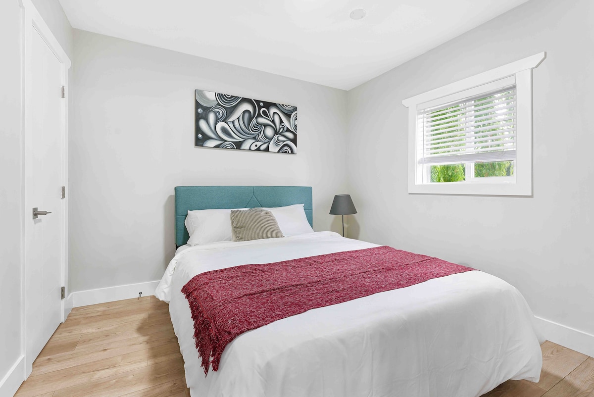 Lovely Coach House in Langley ~ Queen Beds ~ Pkg