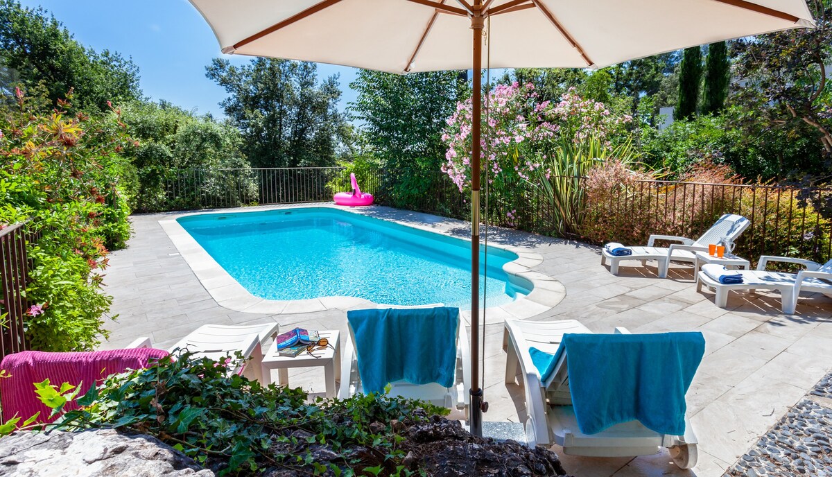 Lou Messugo阳光明媚、安静的花园公寓，带泳池