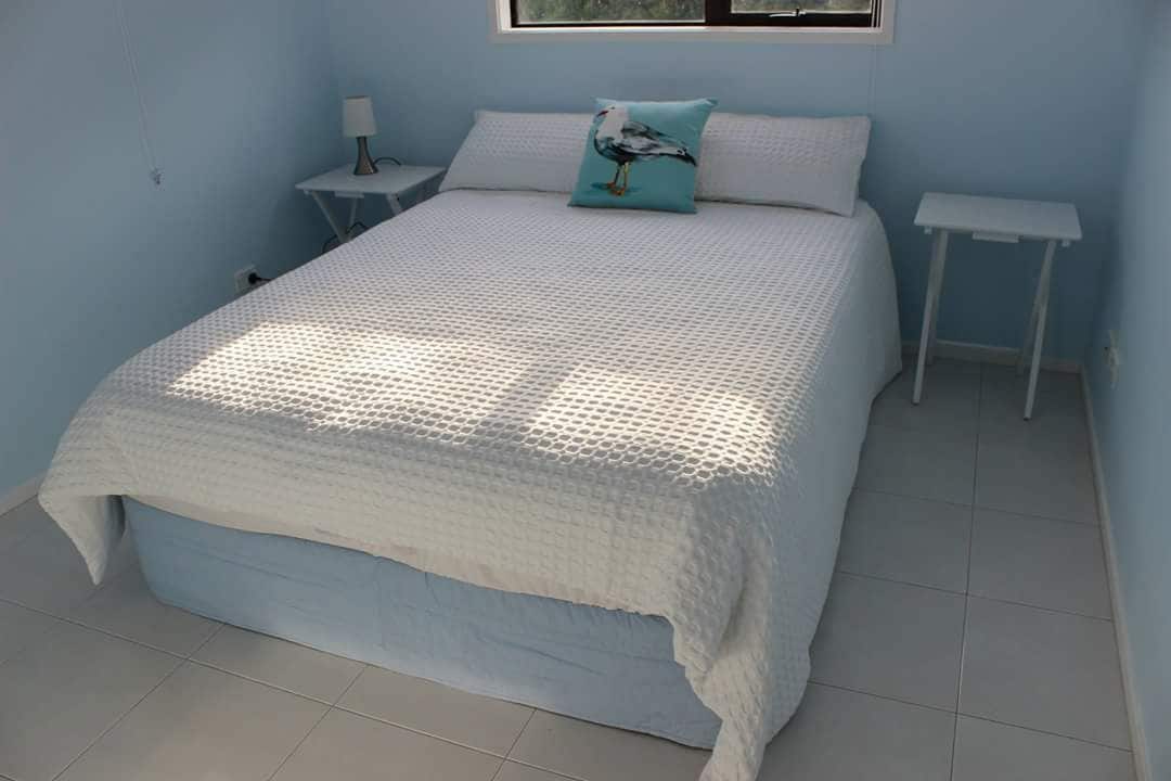 Pukemiro度假屋- NE面向标准双人床卧室