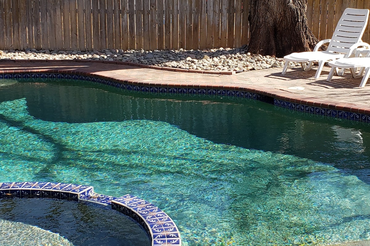 1-Country style elegance PlanoTx- pool heated