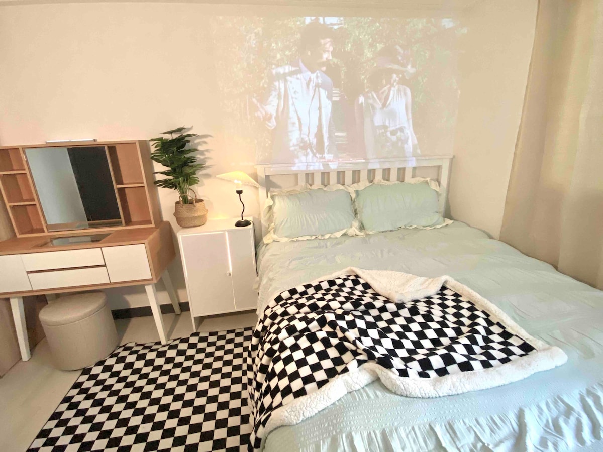 Warm room _2mins to subway, 15mins to Hongdae