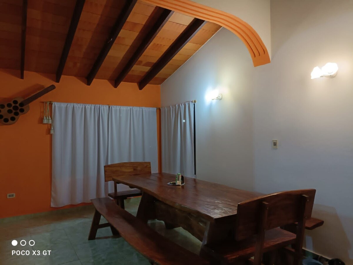 Habitación privada en espaciosa Casa