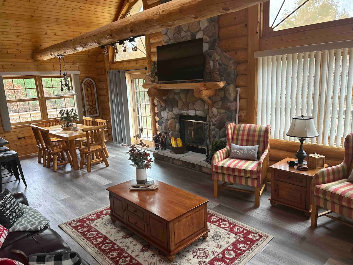 Fireplace/Wi-Fi/King/Queen beds. Lazycabin