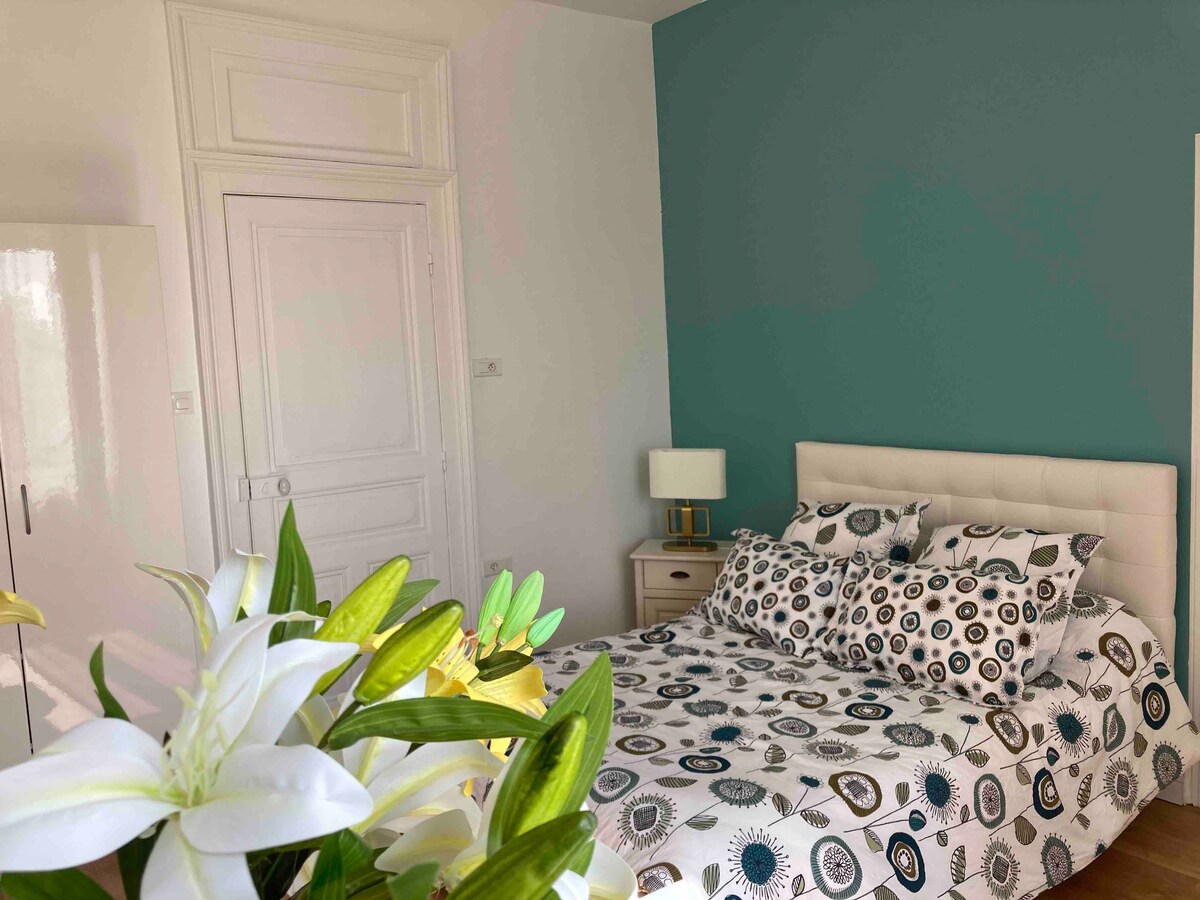 Charme haussmannien ….Chambre privée