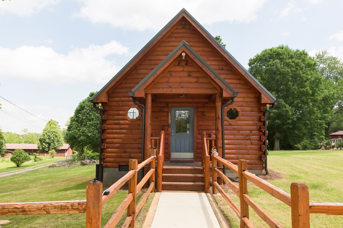 Burt 's Cozy Country Log Cabin