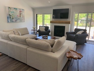 Cozy Serenity: Alohawell—New Lake Cottage Escape