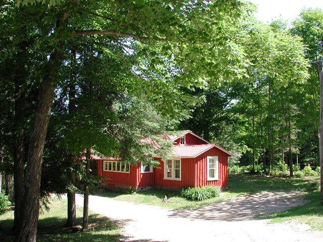 丘布湖绿洲小屋（ Cottage Oasis on Chub Lake ）