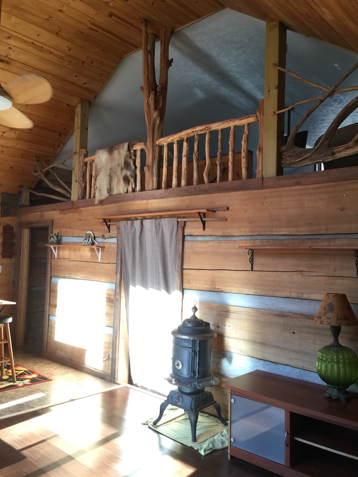 Grandpa 's Cabin at Heidenreich Hollow