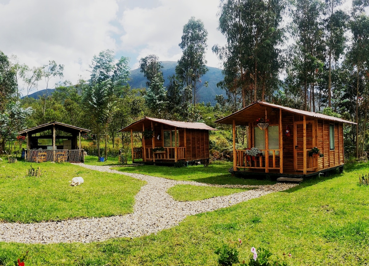 "Cabañas rurales" con vista a la montaña, María B.