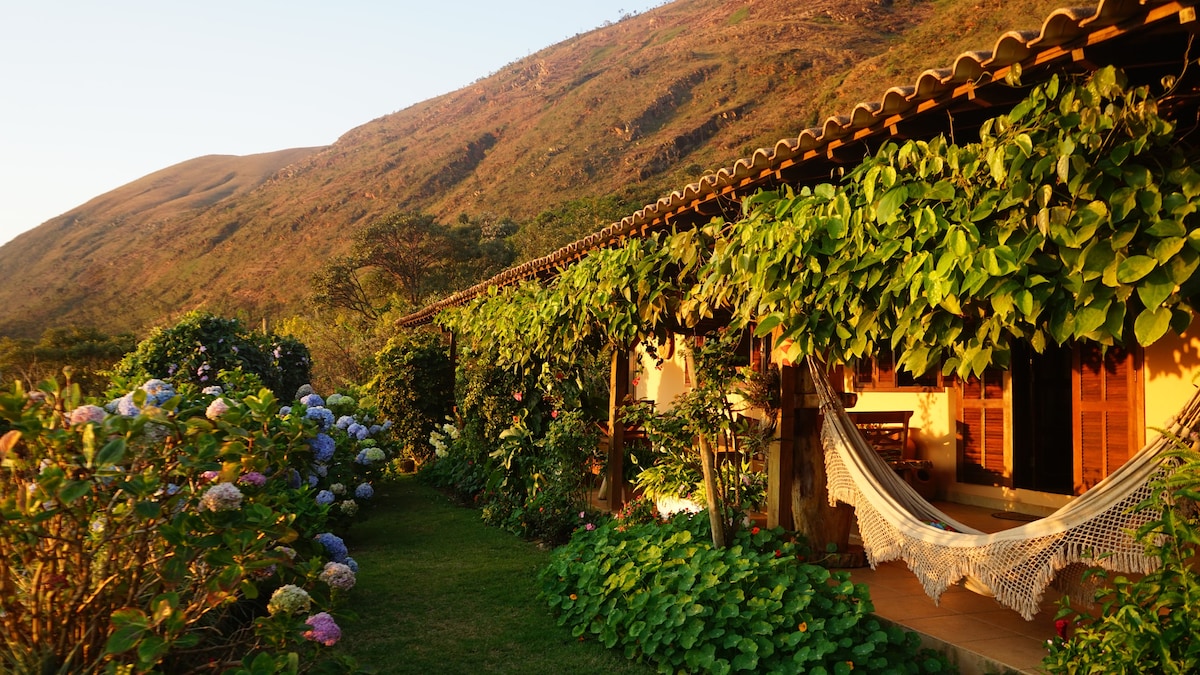 Serra da Moeda的整个场地，带蔬菜园