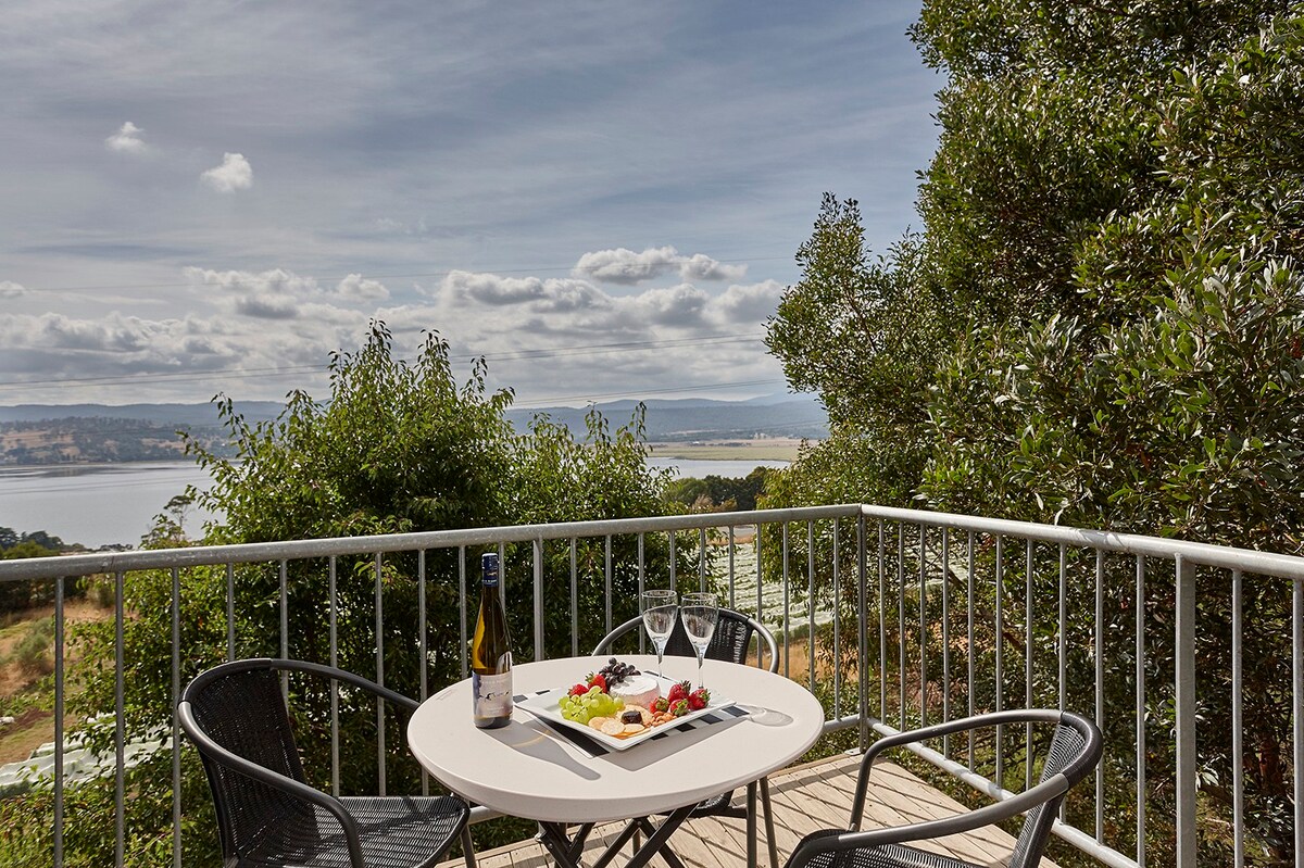 Tamar River Apartments - Vines Luxury 2 Beds