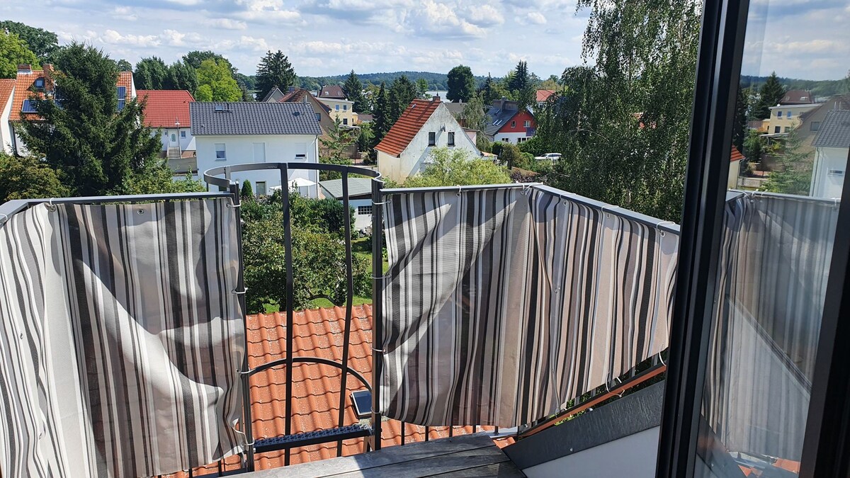 Kleine Dachgeschosswohnung mit Balkon