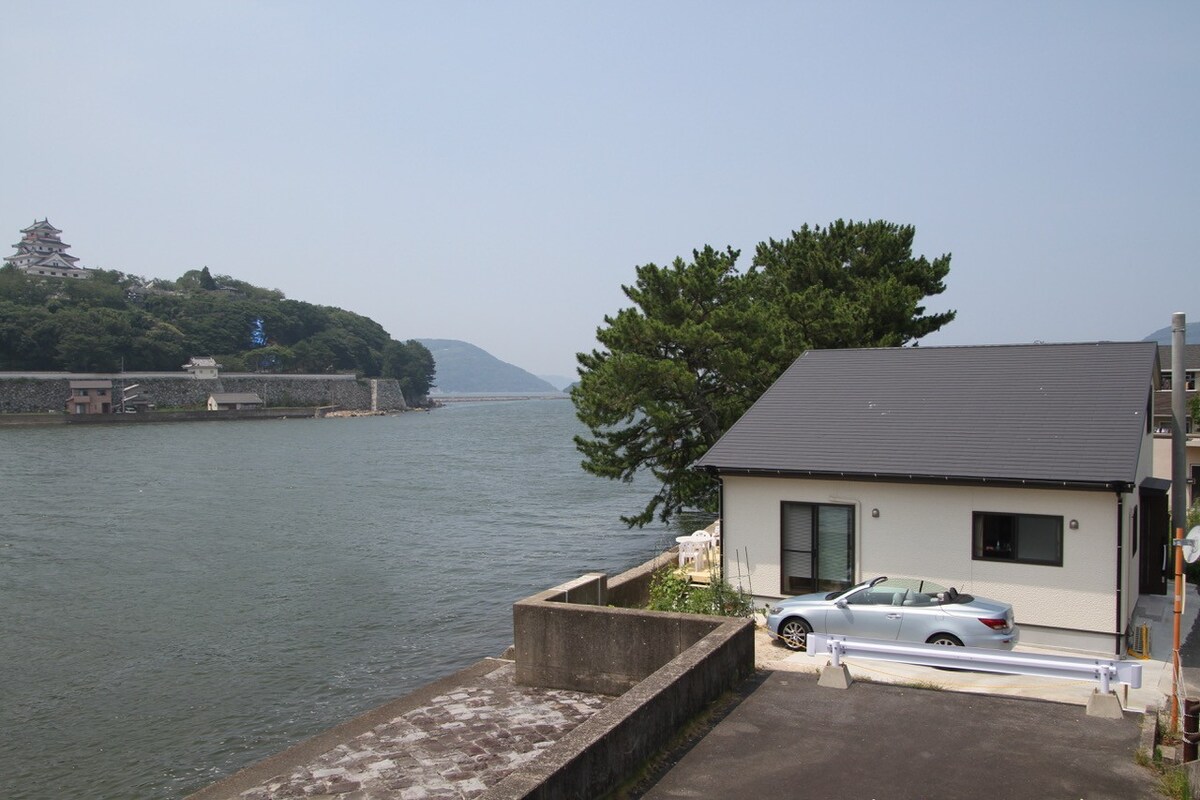 入住Karatsu （ A客房）在阳台前方是唐松城（除房间以外的所有公共区域）