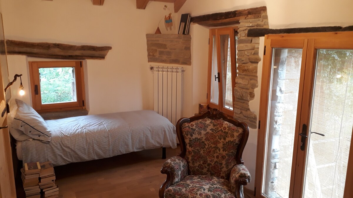 Bologna hill coutryside double room single beds