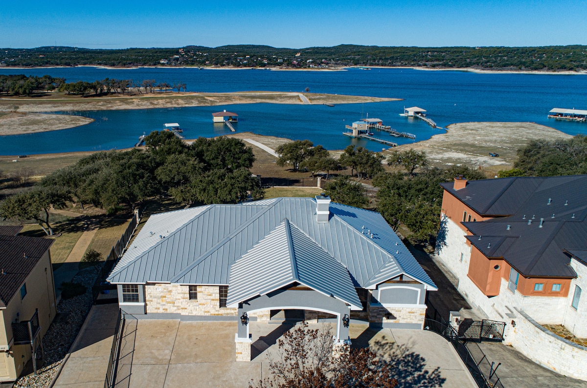 湖畔度假胜地，可欣赏特拉维斯湖（ Lake Travis ）的迷人景色！