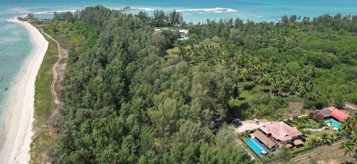 考拉克（ Khao Lak ）珊瑚海滩泳池别墅（ Coral Beach Pool