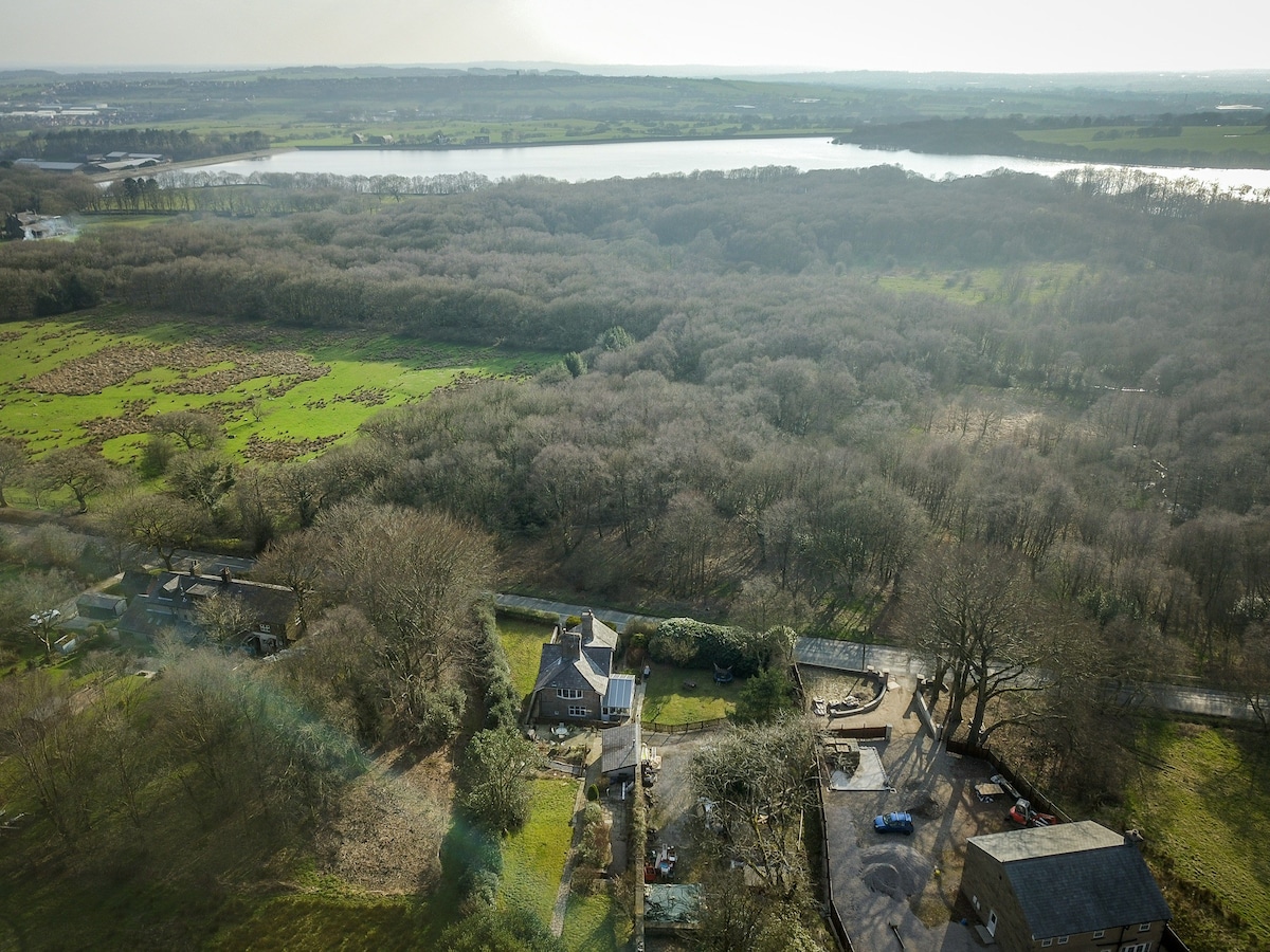 Quirky bothy in the heart of rural Rivington