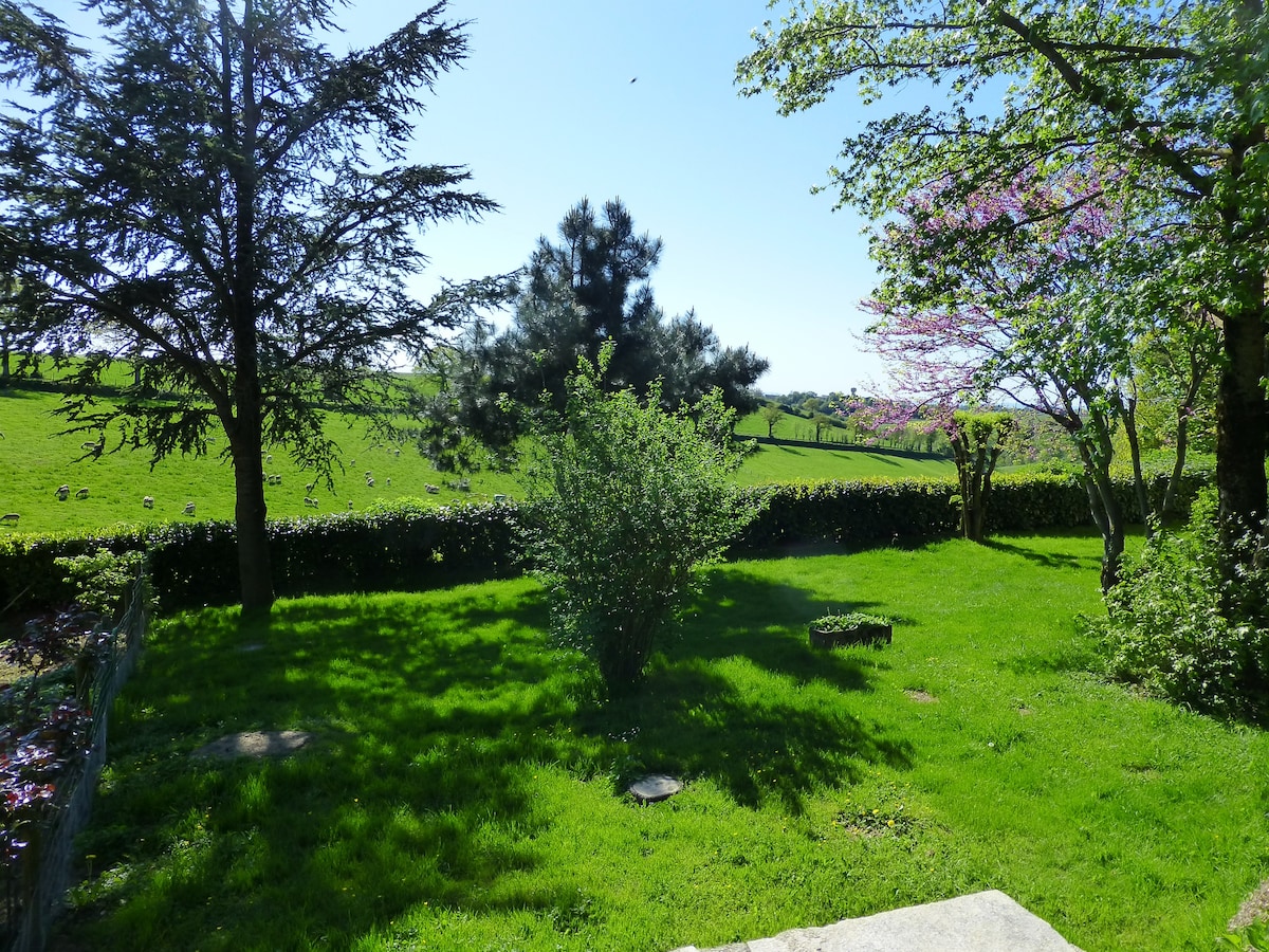 Gîte au coeur de la campagne à 5mn du lac.