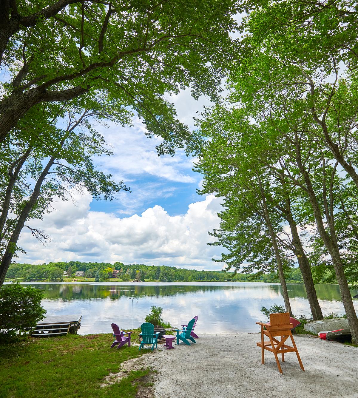 位于Poconos的Lake Front Retreat *加大双人床*