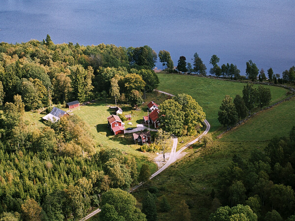 Småland的博尔门湖畔海滨小屋