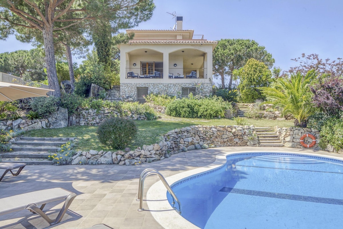 Belvilla by OYO别墅，位于Arenys de Mar ，带泳池