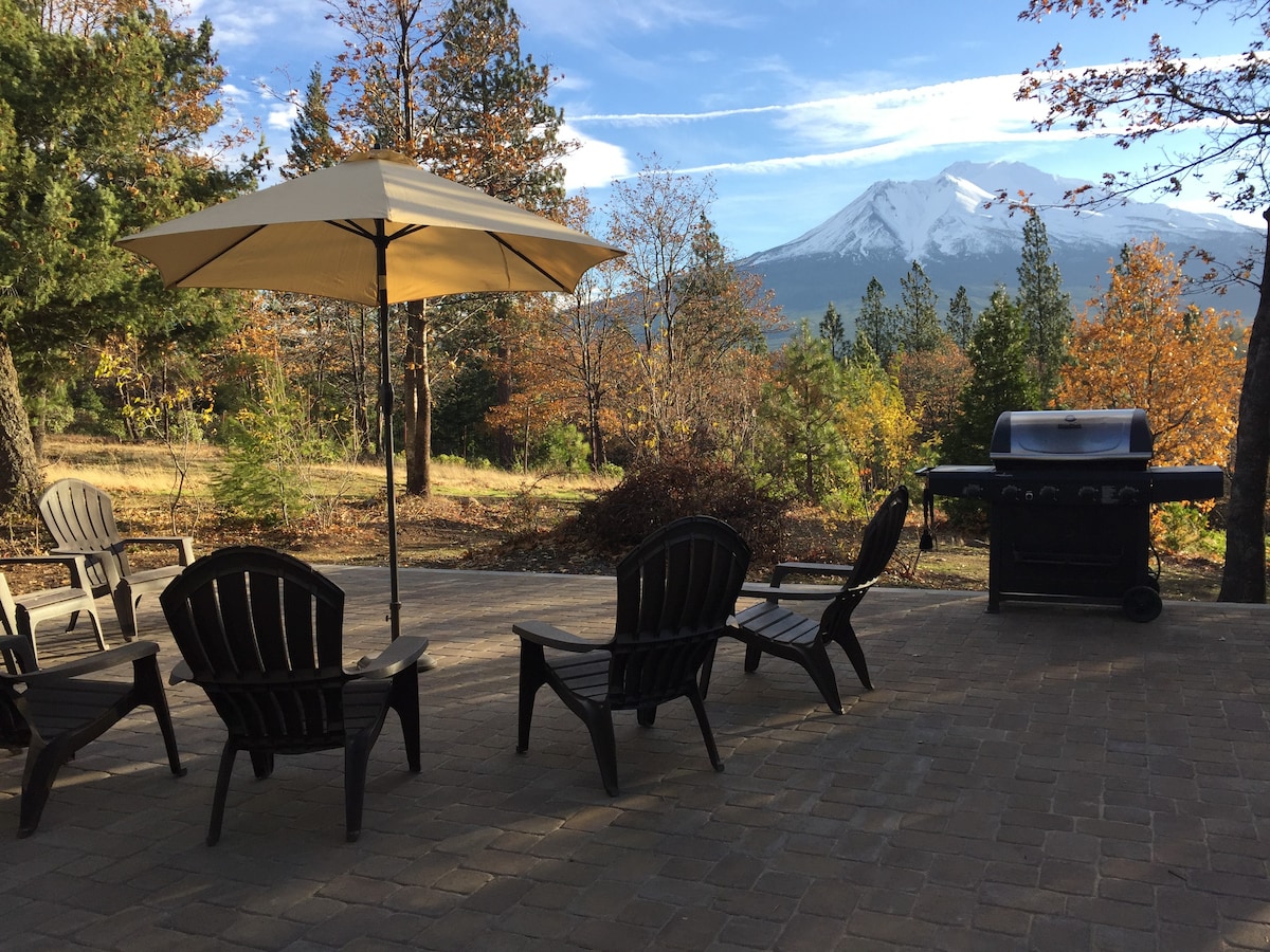 现代小木屋，可欣赏沙斯塔山全景