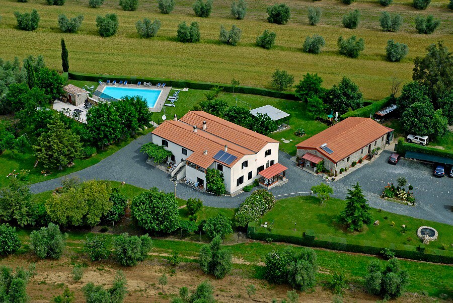 Tuscany country house (28 beds) with private pool