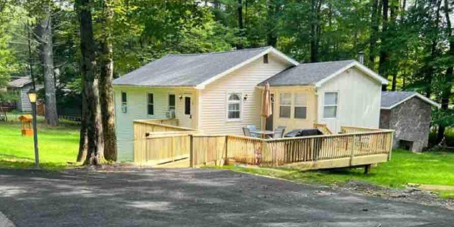 Peaceful Country Sanctuary w/ Huge Deck