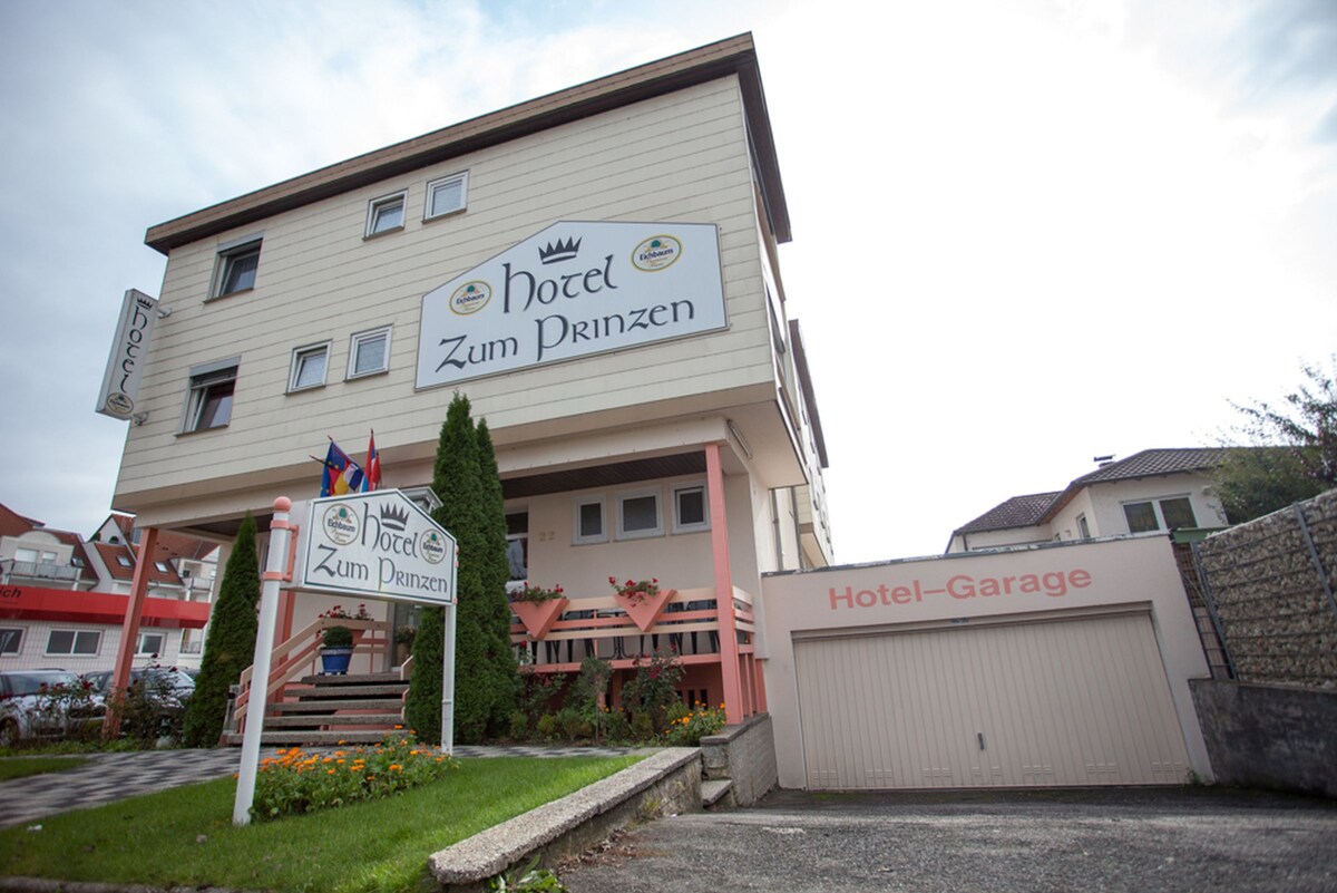 Hotel Zum Prinzen GbR, (Sinsheim), Twin-Doppelzimmer mit Dusche und WC