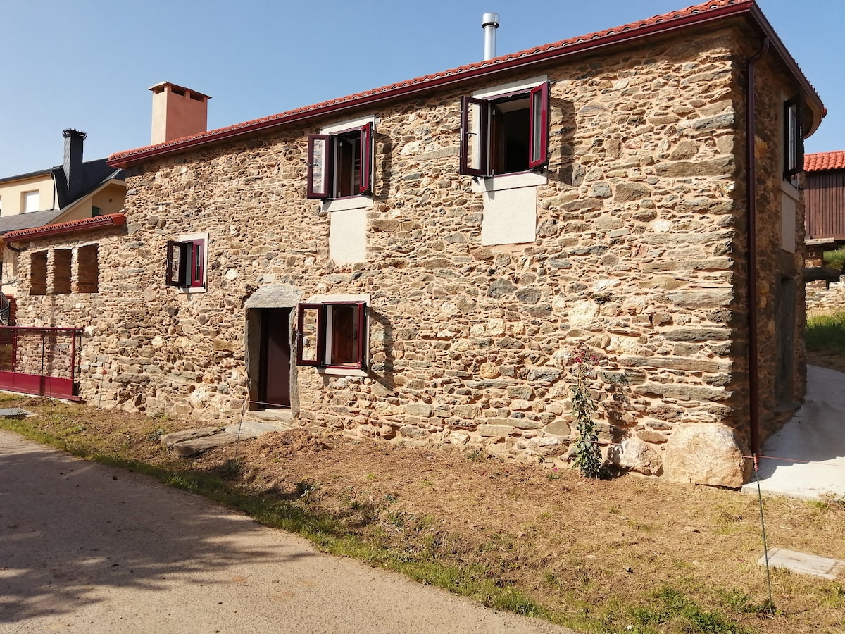 Casa tradicional de Galicia, lejos y cerca de todo