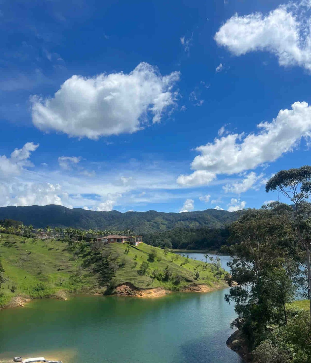 整套房子*瓜塔佩（ Guatape ） -佩尼奥尔（ peñol ） *水景和交通