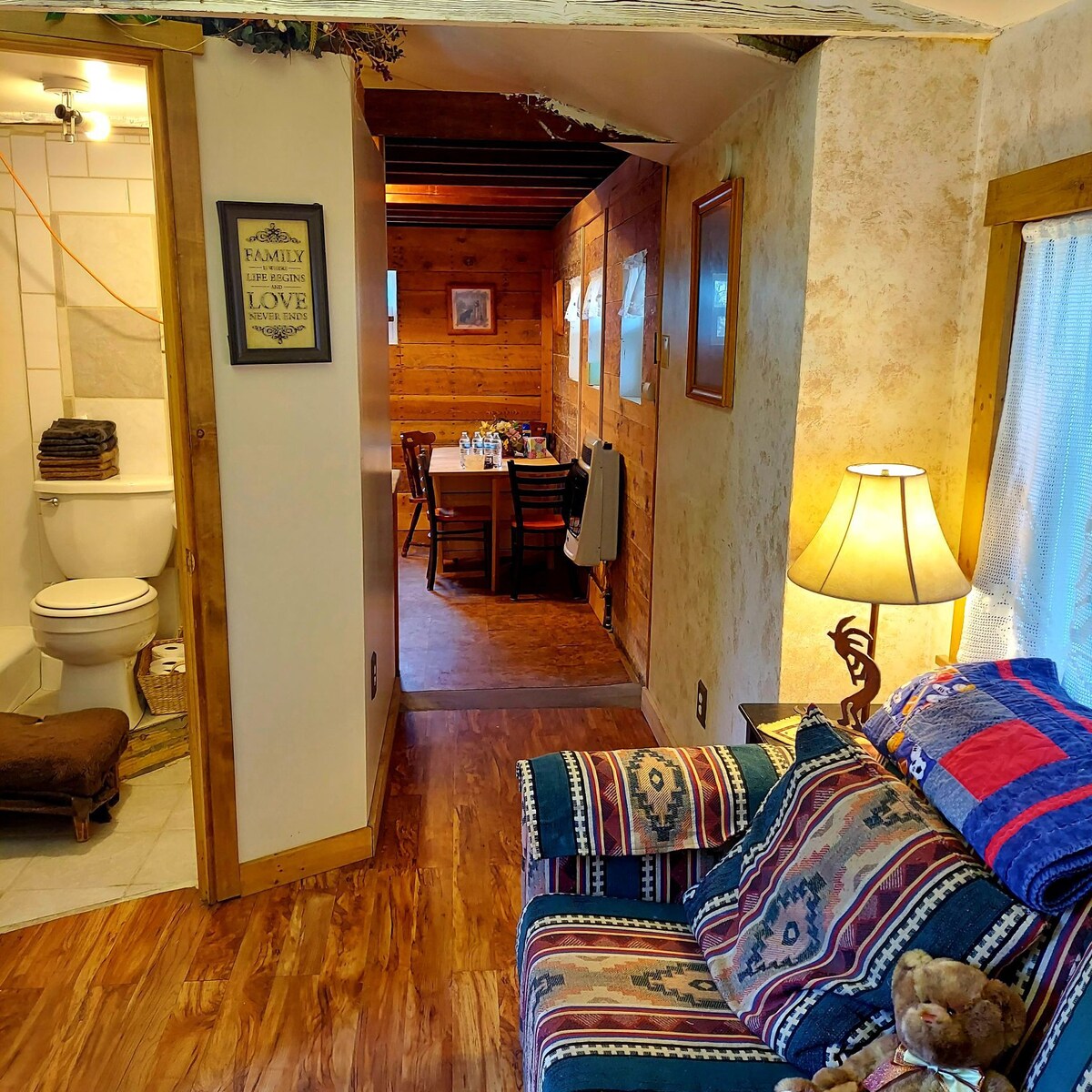 Snug and Cozy Hideaway near National Parks & BYUI