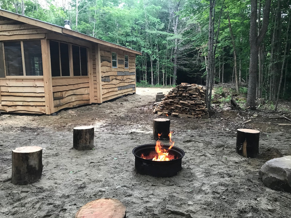 McKinze Brooke Cabin with a Fire Pit
