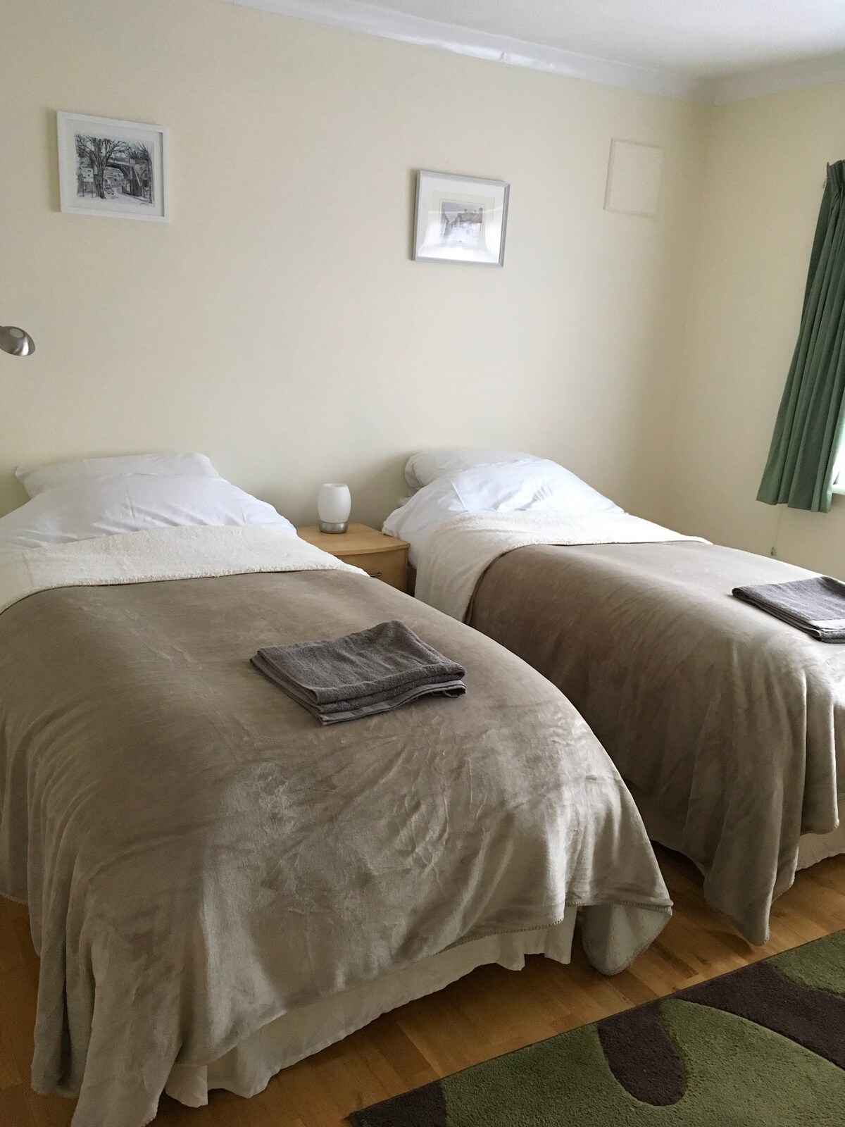 靠近South Downs的宽敞双人床房间。