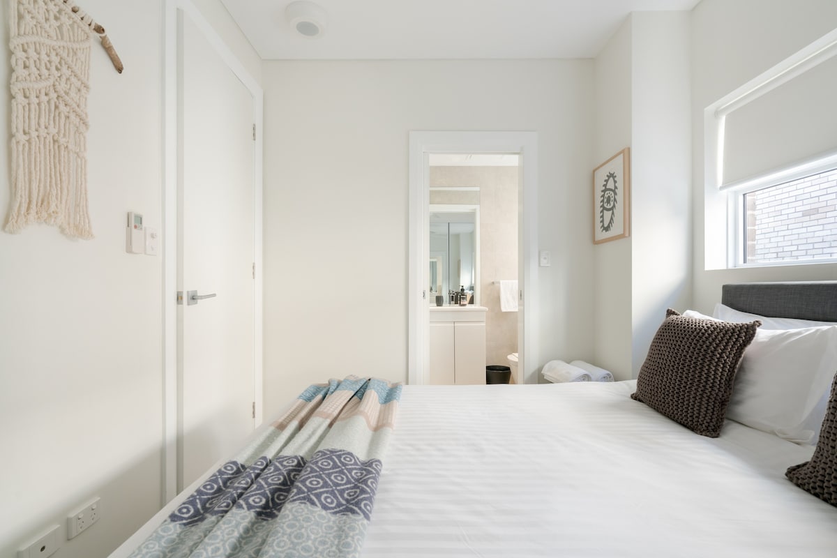 邦迪海滩（ Bondi Beach ）时尚现代的3卧室公寓