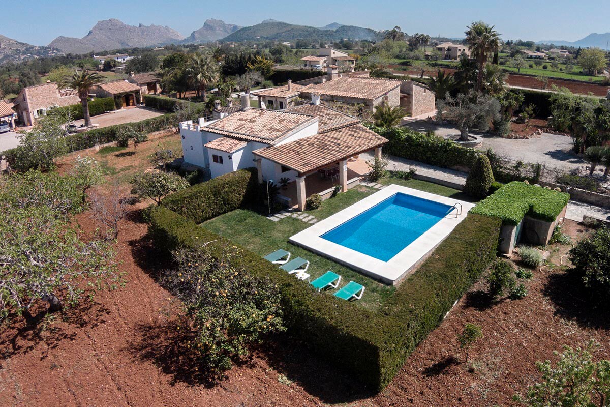 Cozy house in a quiet rural area in Pollensa