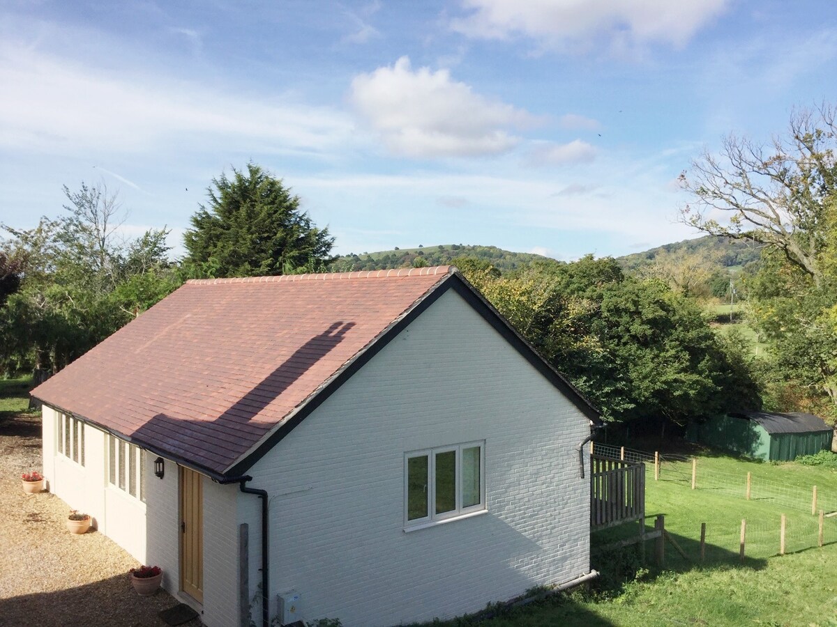 马尔文山（ Malvern Hills ）山脚下的小宝石