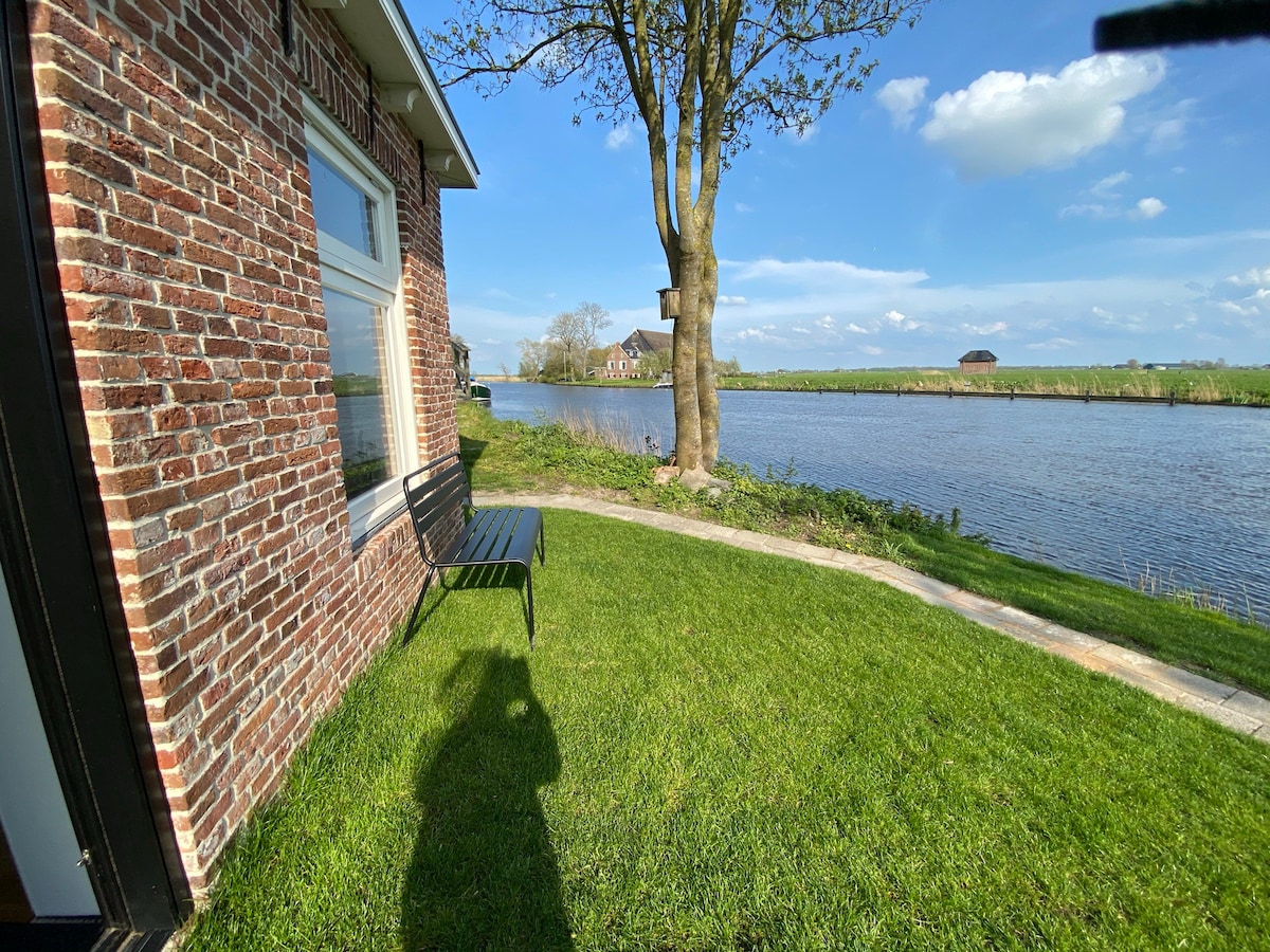 Dream house in Friesland on the Dokkumer Ee