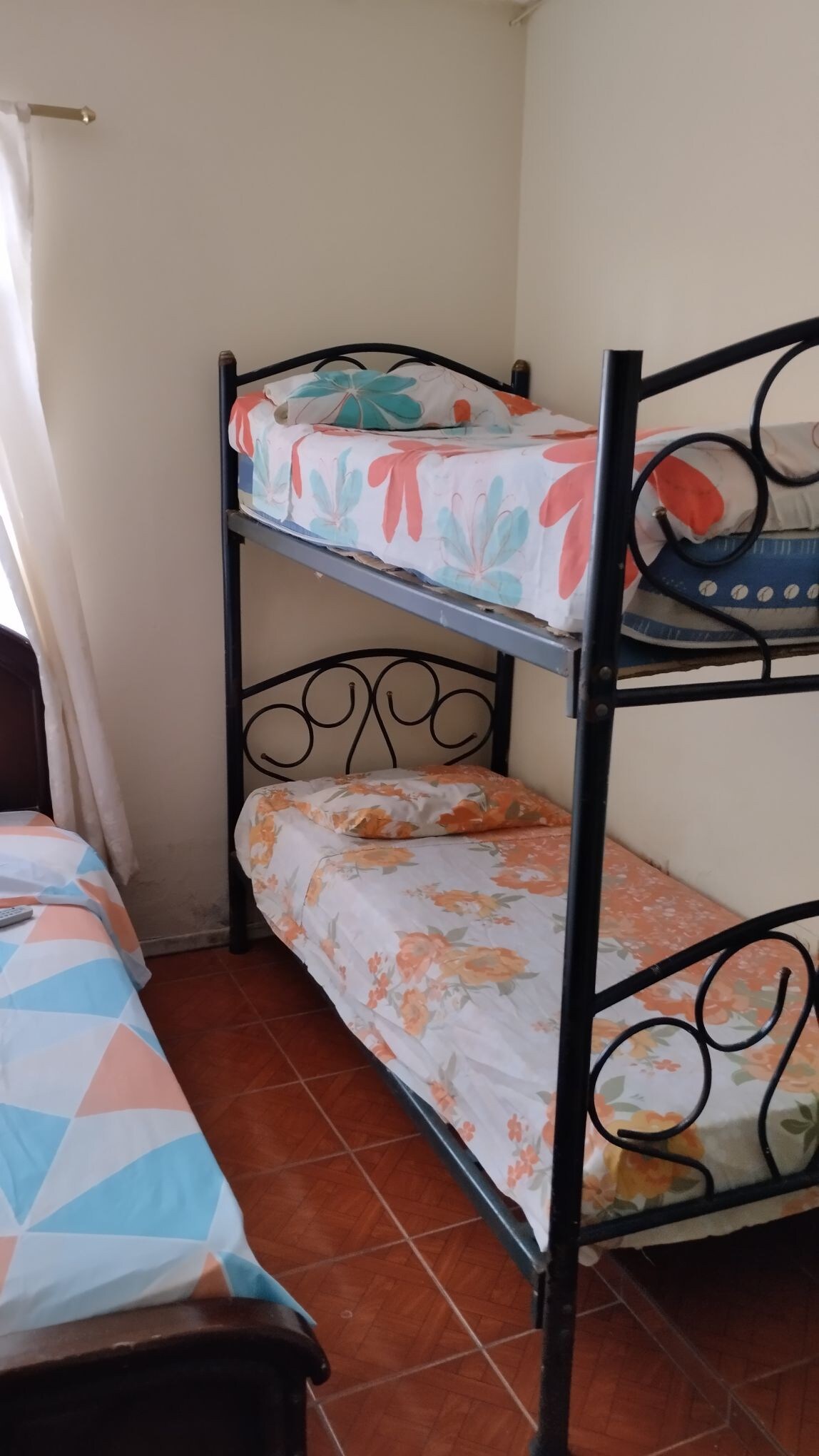 Hostal cerca al mar familiar