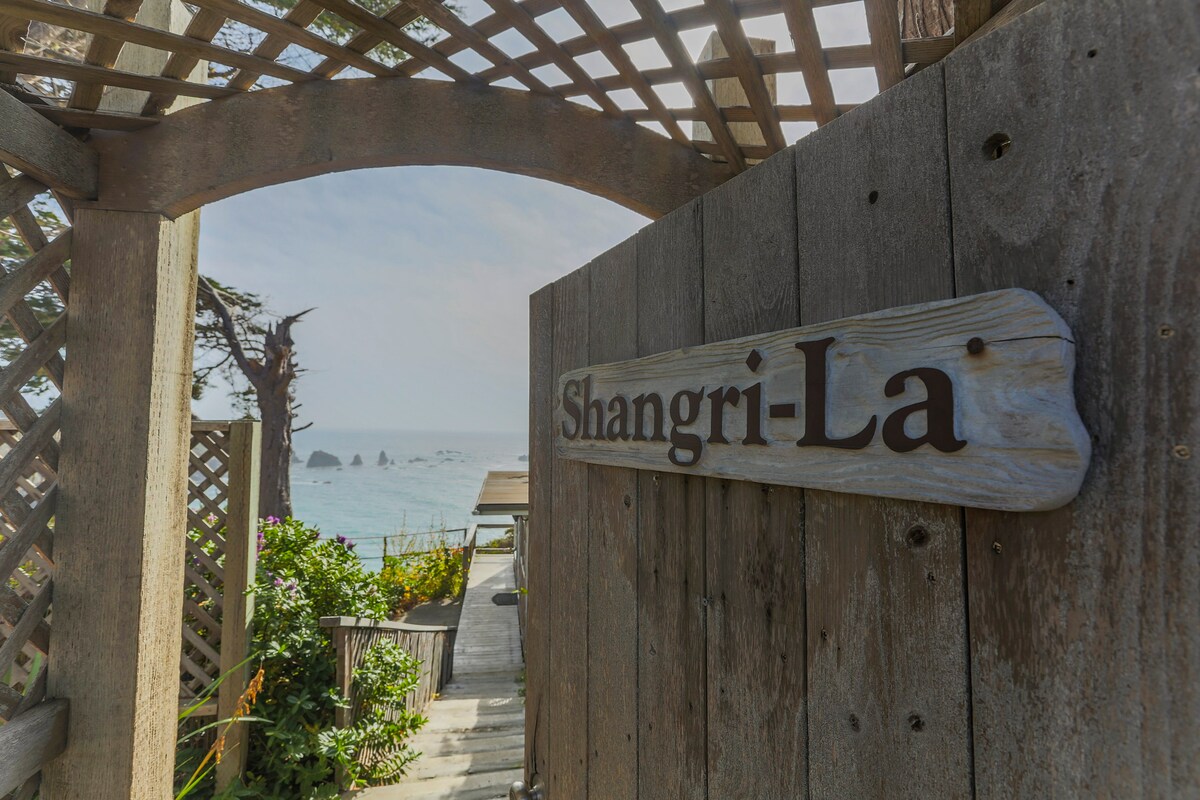 Mendocino Coast Cliffside Cottage—Shangri-La