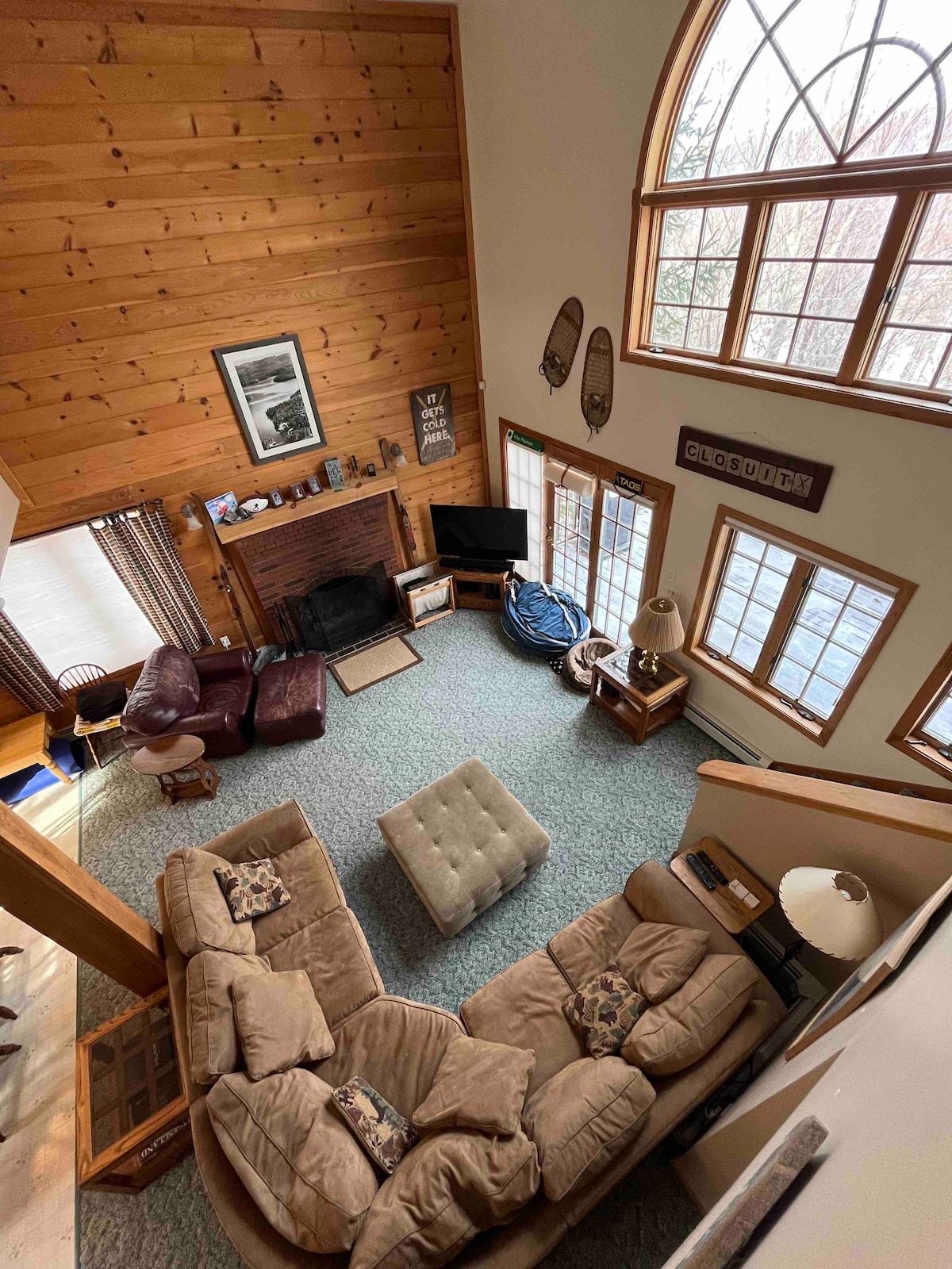 Cozy ski-in/out Sugarloaf home