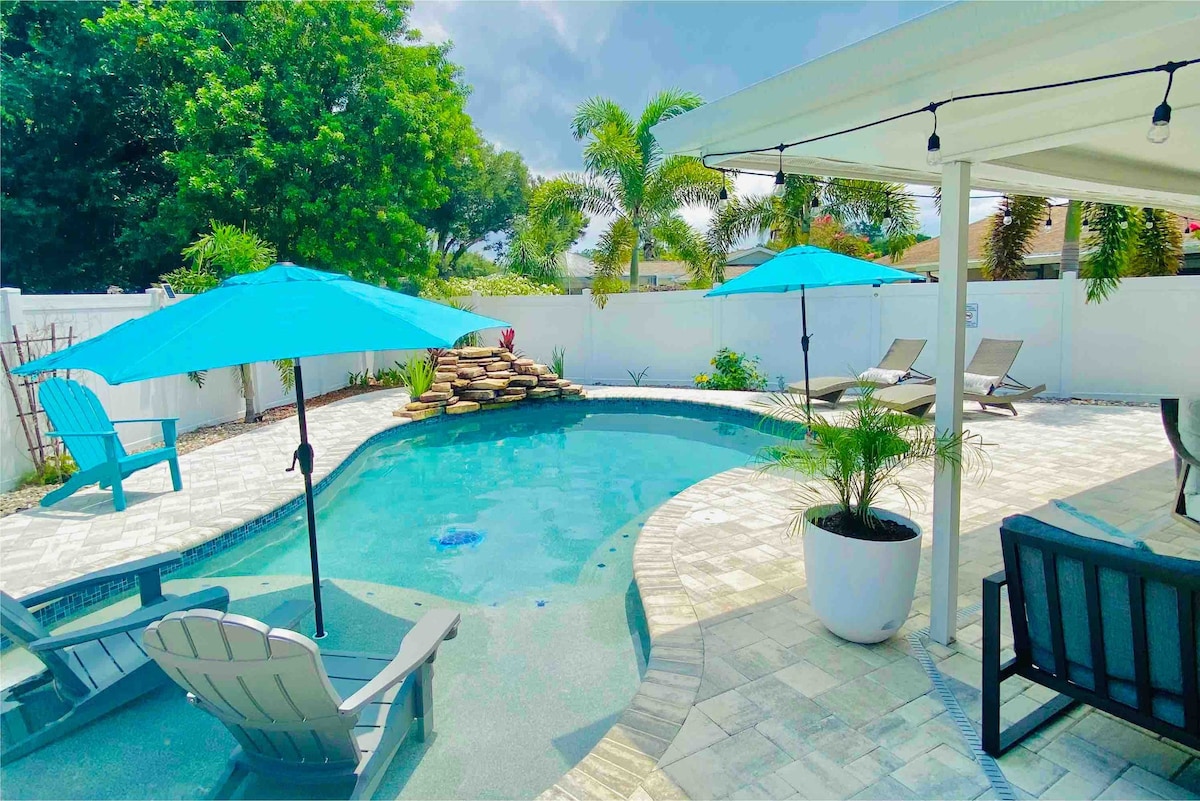 Serene  home/ resort style pool/minutes from beach